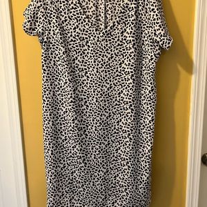 Women’s Apt 9 nwot white with black design shift dress. Size XXL 2xl